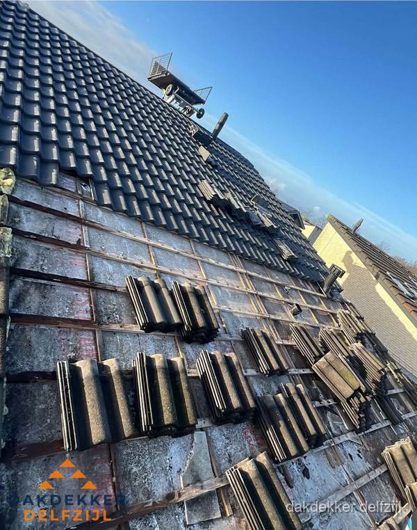 Schuin dak renovatie met nieuwe dakpannen in Delfzijl Schuin dak renovatie met nieuwe dakpannen in Delfzijl