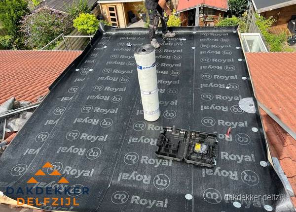 Dakrenovatie met Royal onderdak op plat dak in Delfzijl Dakrenovatie met Royal onderdak op plat dak in Delfzijl