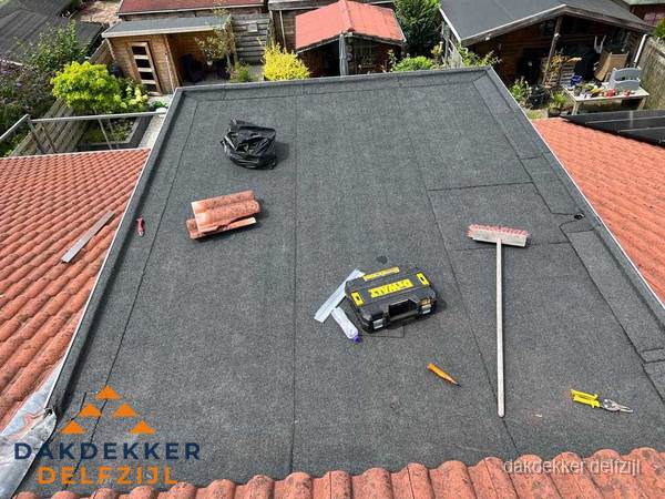 Nieuw plat dak met bitumen dakbedekking in Delfzijl Nieuw plat dak met bitumen dakbedekking in Delfzijl